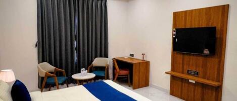 Deluxe Double Room, City View | Soundproofing, iron/ironing board, free WiFi