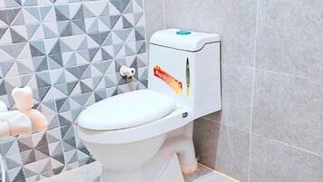 Deluxe Double Room, City View | Bathroom