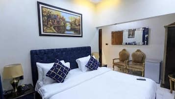 Dobbeltrom – deluxe, byutsikt | Lydisolert, strykejern/-brett og wi-fi (inkludert)