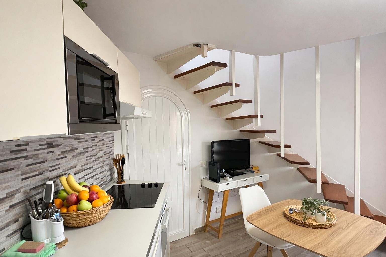 Kjøleskap, mikrobølgeovn, ovn og kaffetrakter/tekoker