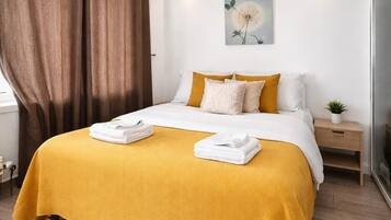 Een strijkplank/strijkijzer, gratis wifi, beddengoed