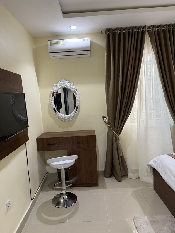Room - Ejiworld Hotel (Lafia)