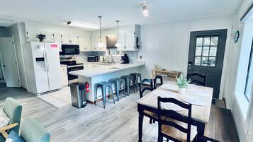 冰箱、微波炉、烤箱、炉灶