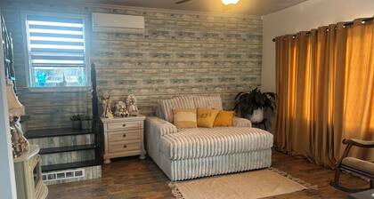 Relaxing waterfront experience away from home. Amazing sunsets! Tranquility plus