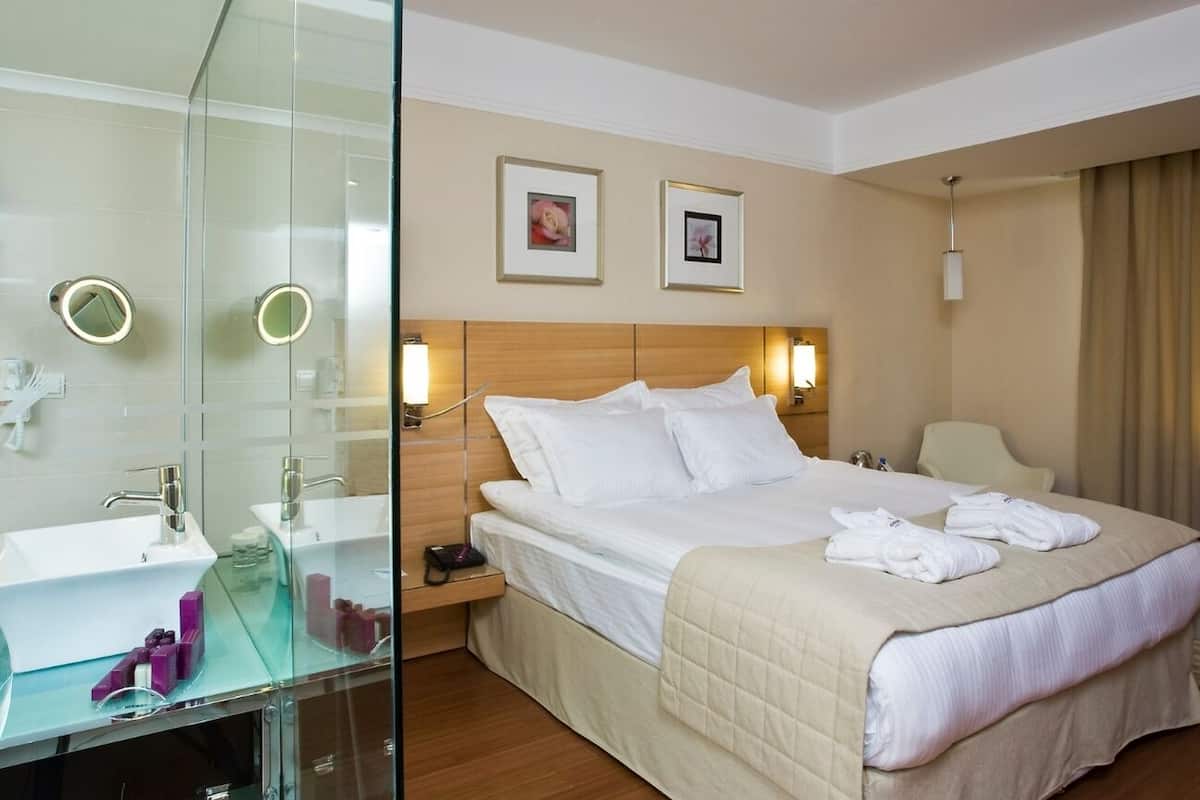 Una scrivania, postazione laptop, Wi-Fi gratuito