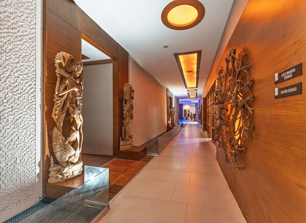 Couples treatment room(s), Turkish bath/hammam, body treatments, facials