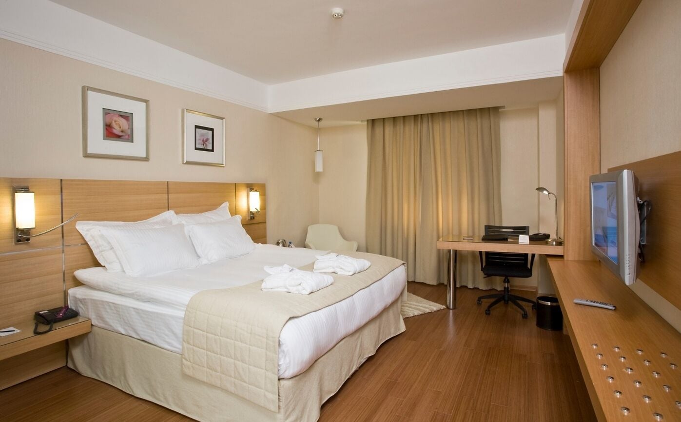 Una scrivania, postazione laptop, Wi-Fi gratuito