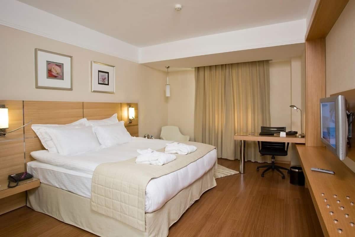 Una scrivania, postazione laptop, Wi-Fi gratuito