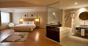 Suite Classic | Una scrivania, postazione laptop, Wi-Fi gratuito