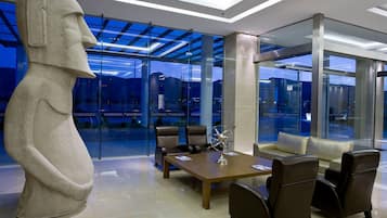 Lobby-lounge