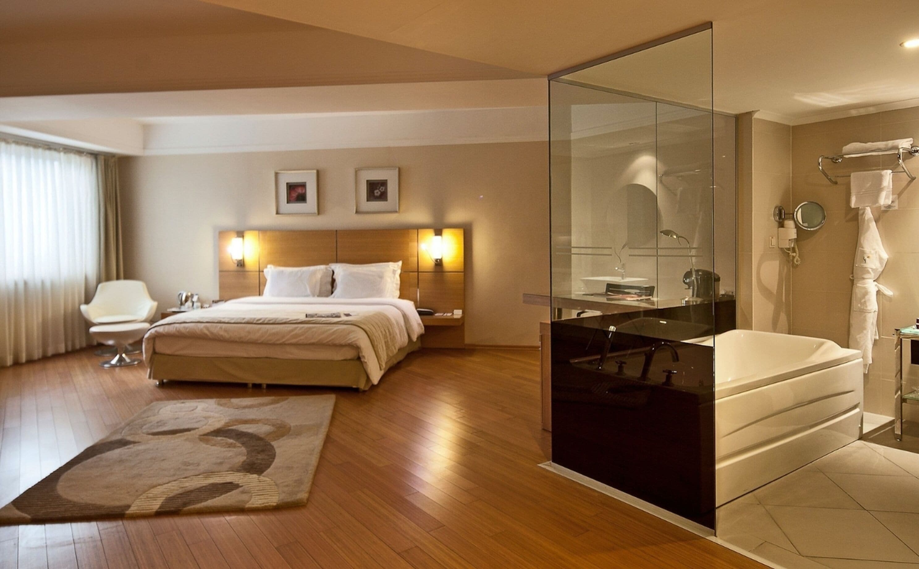 Suite Classic | Una scrivania, postazione laptop, Wi-Fi gratuito