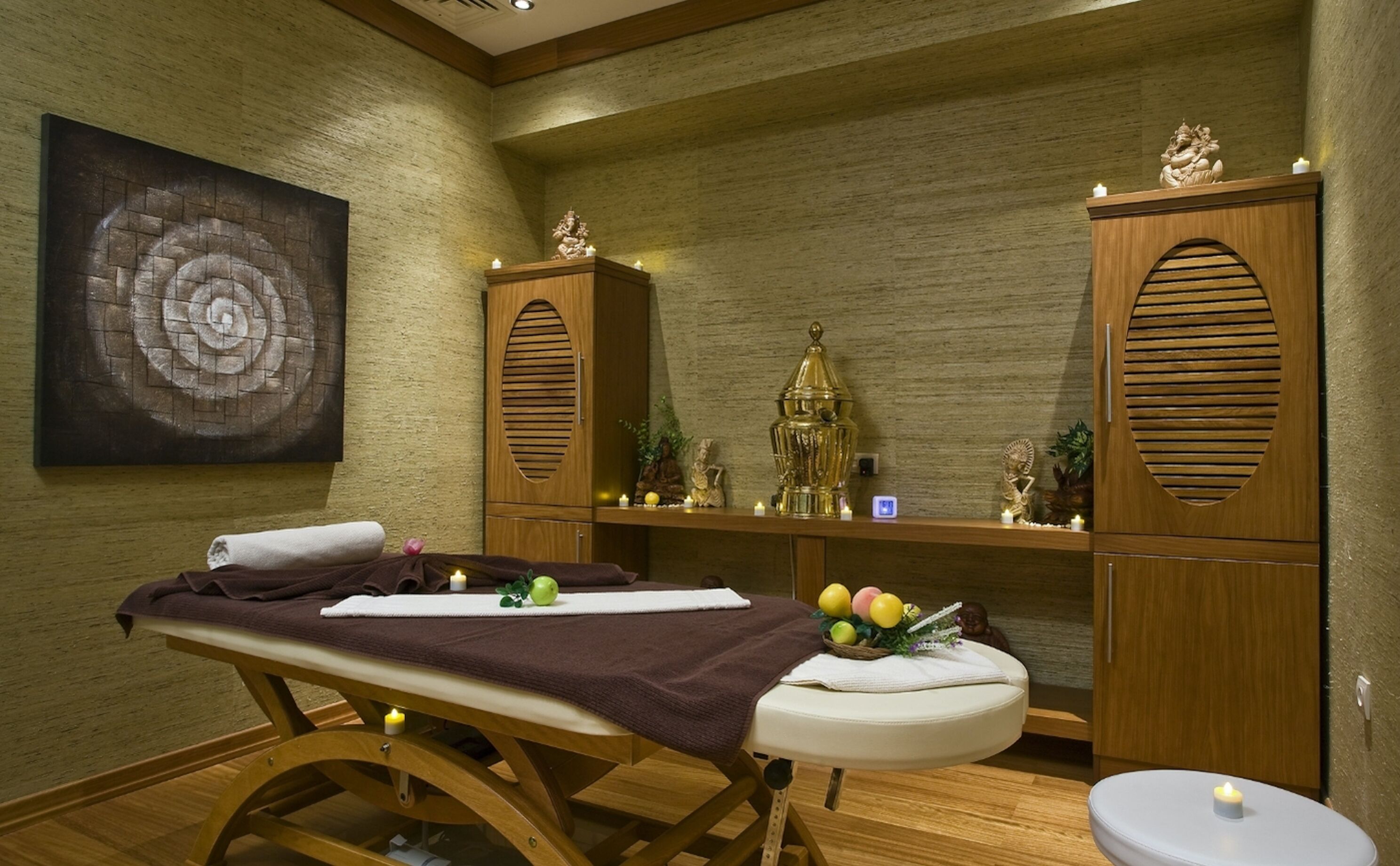 Couples treatment room(s), Turkish bath/hammam, body treatments, facials