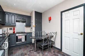 Hus | 4 soveværelser, skrivebord