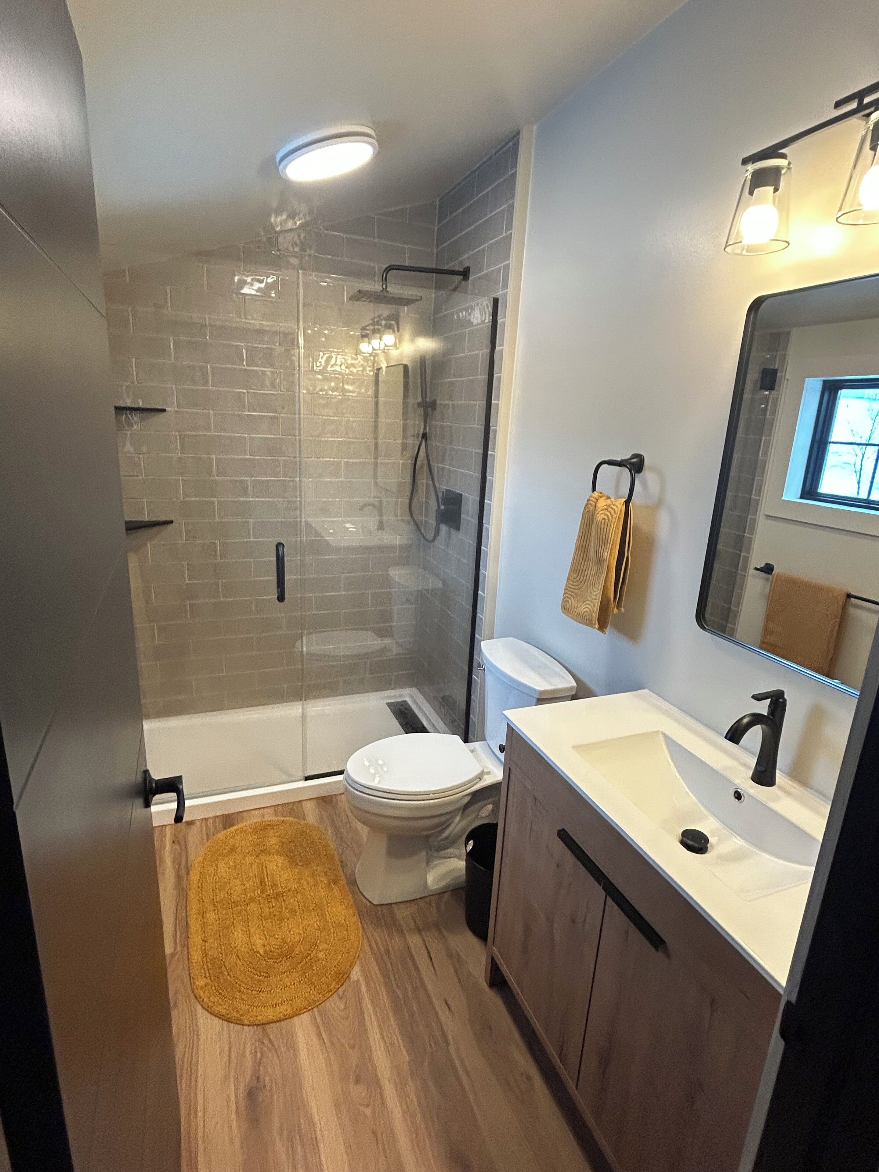 淋浴设施、吹风机、毛巾、肥皂