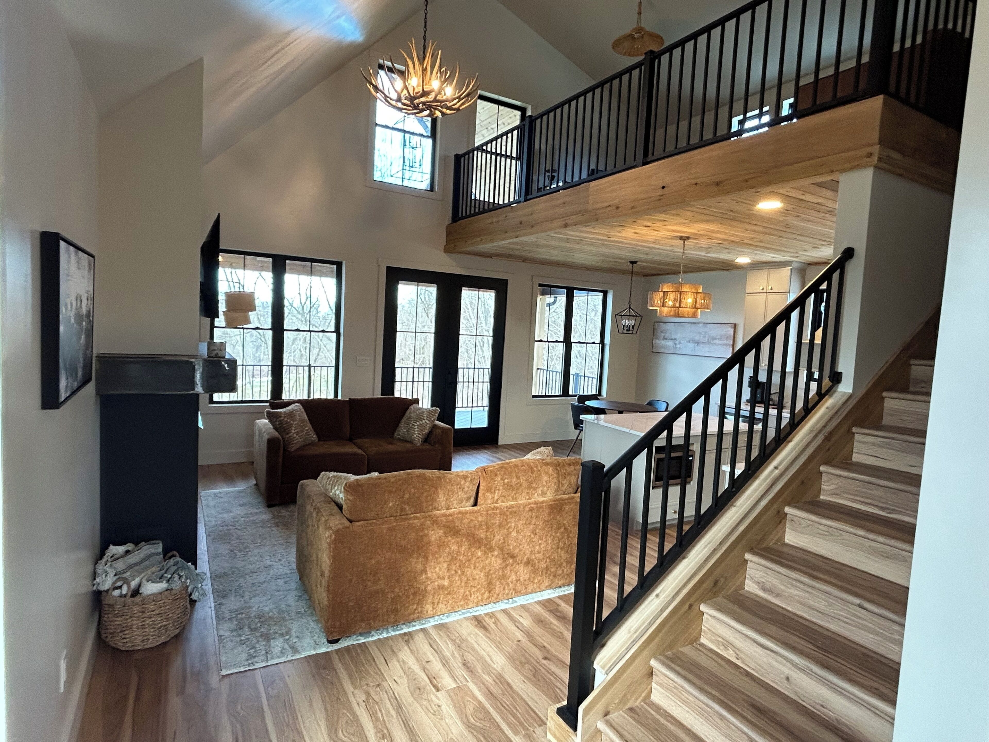 Una televisión, una chimenea