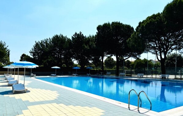 Outdoor pool - Bright Flat With Pools (San Michele al Tagliamento)