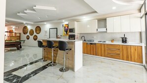 Coffee/tea maker, fridge, microwave, oven - 220 m² apartment with Dakar sea view, 5 minutes from Les Almadies (Dakar)
