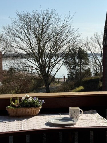 Gemütliche Wohnung mit Meerblick in Lemkenhafen