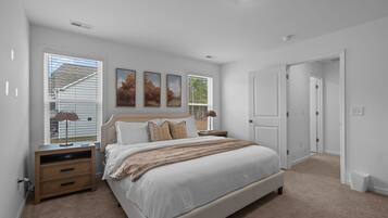 4 bedrooms, desk, travel cot, free WiFi