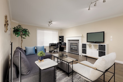 Spacious 2BR/2Bath Suite Near Steveston & YVR