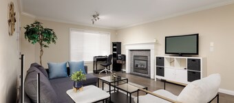 Spacious 2BR/2Bath Suite Near Steveston & YVR