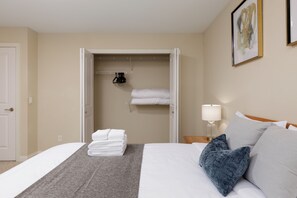 2 bedrooms, desk, iron/ironing board, free WiFi
