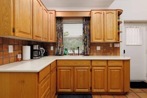 Frigorifero, microonde, forno, macchina per tè/caffè