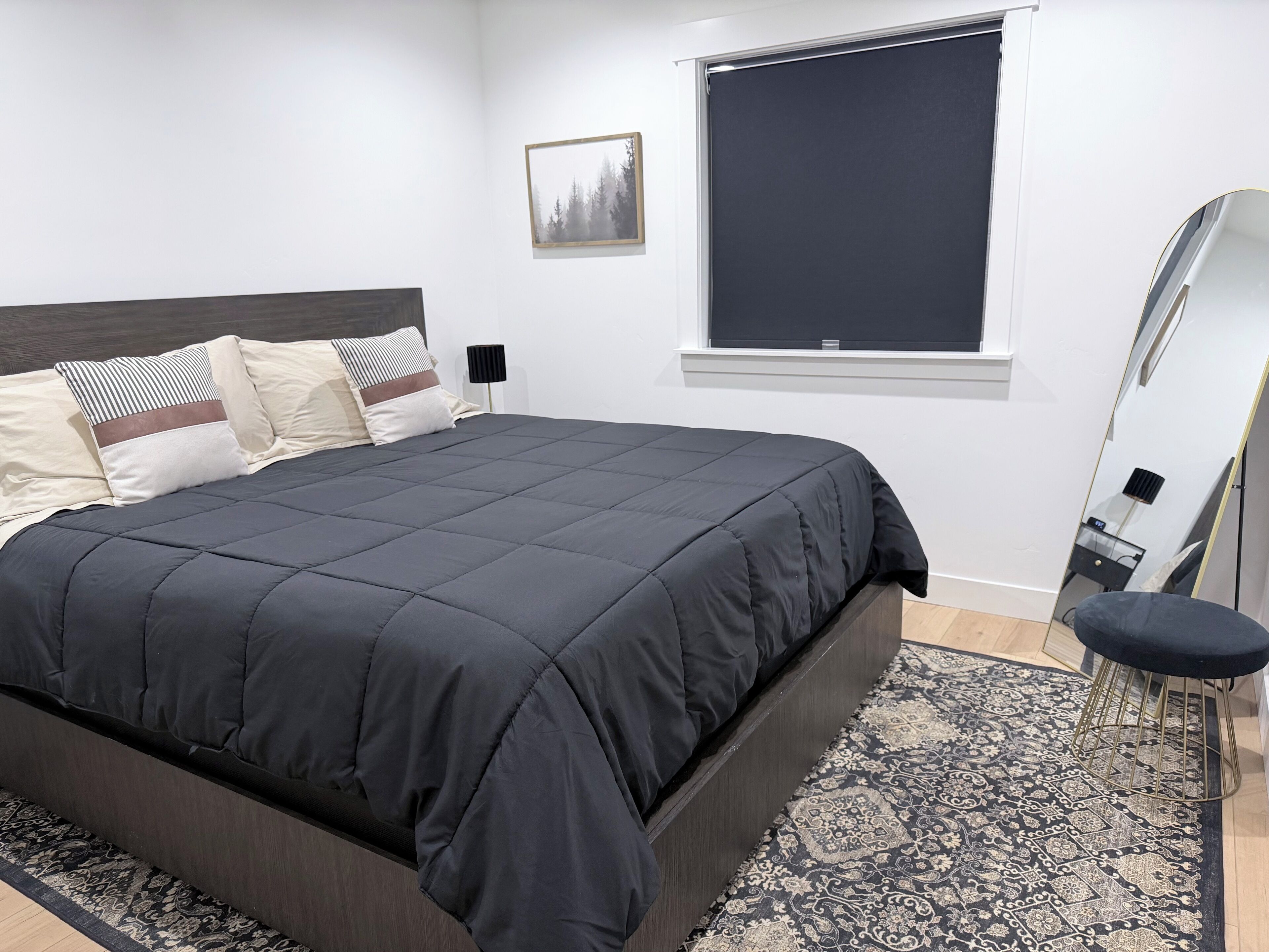 2 bedrooms, desk, iron/ironing board, travel crib