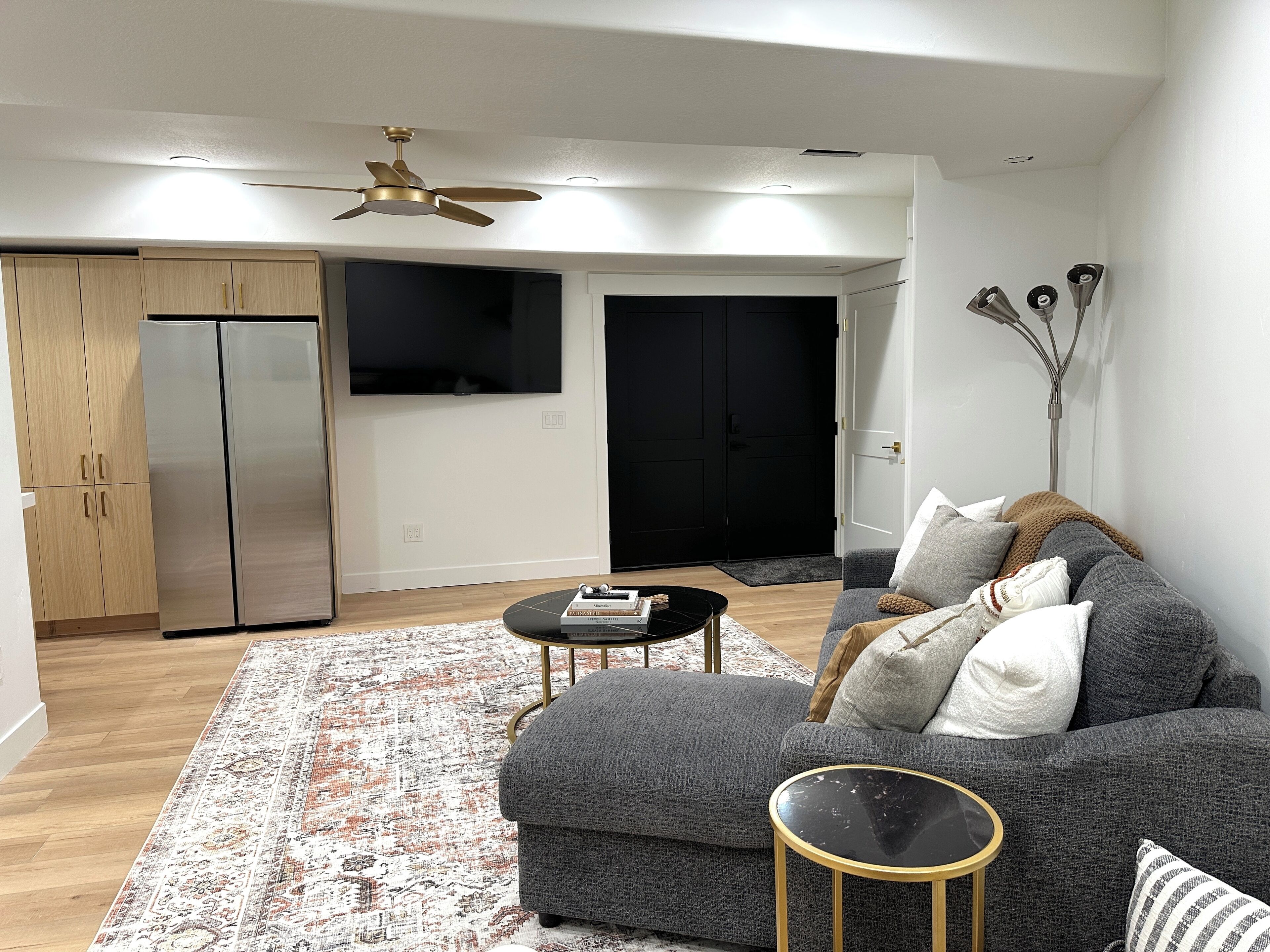 TV connectée, jeux vidéo, baby-foot, table de tennis de table