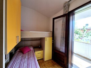Huvila, 2 makuuhuonetta, patio, näköala puutarhaan | 3 makuuhuonetta