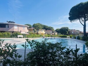 Pool - Apartment With Garden and Swimming Pool Access (San Michele al Tagliamento)