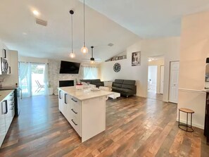 Interior - The Tarpon Sunset Retreat (Tarpon Springs)