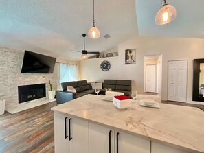 Interior - The Tarpon Sunset Retreat (Tarpon Springs)