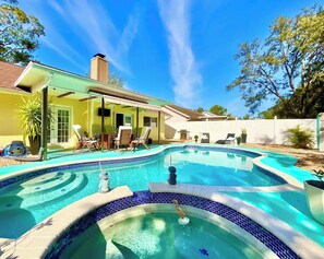 Outdoor pool - The Tarpon Sunset Retreat (Tarpon Springs)