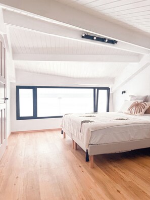 2 slaapkamers, een strijkplank/strijkijzer, internet, beddengoed