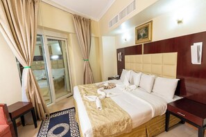 Desk, soundproofing, iron/ironing board (on request), WiFi (free) - SUN AND SANDS SEA VIEW HOTEL (Dubai)