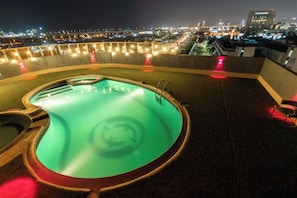 12 outdoor pools - SUN AND SANDS SEA VIEW HOTEL (Dubai)