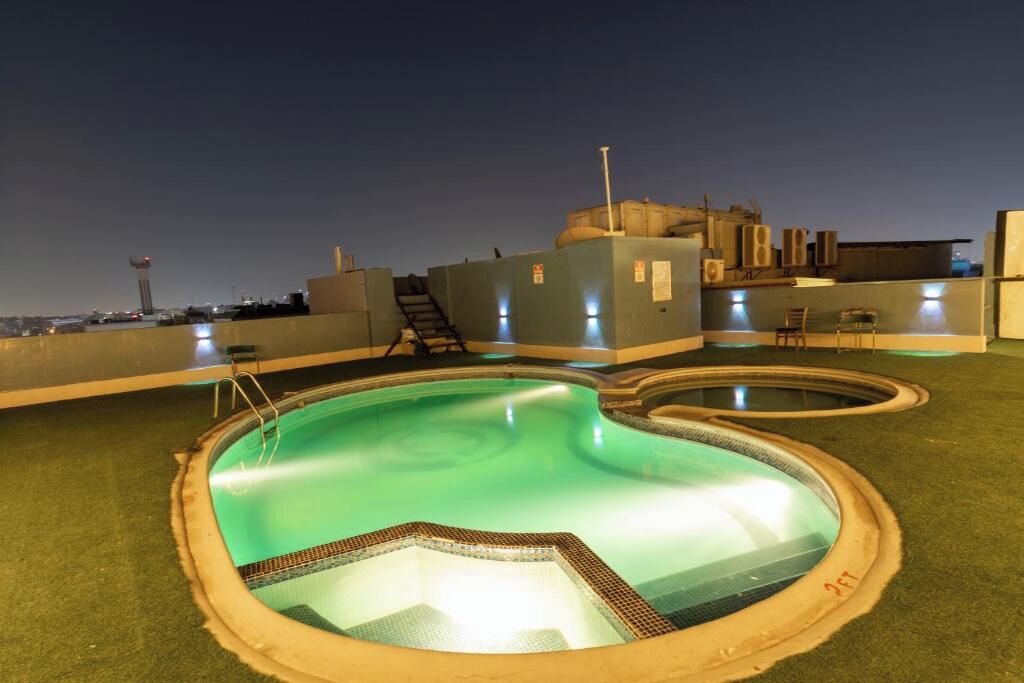 12 outdoor pools