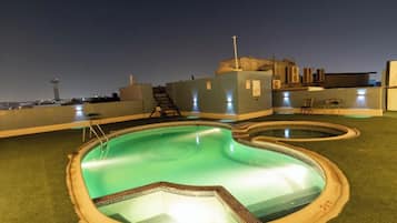 12 outdoor pools
