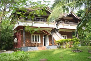 Deluxe Single Room, Balcony | Desk, laptop workspace, free WiFi - Mango Village (Chittur)