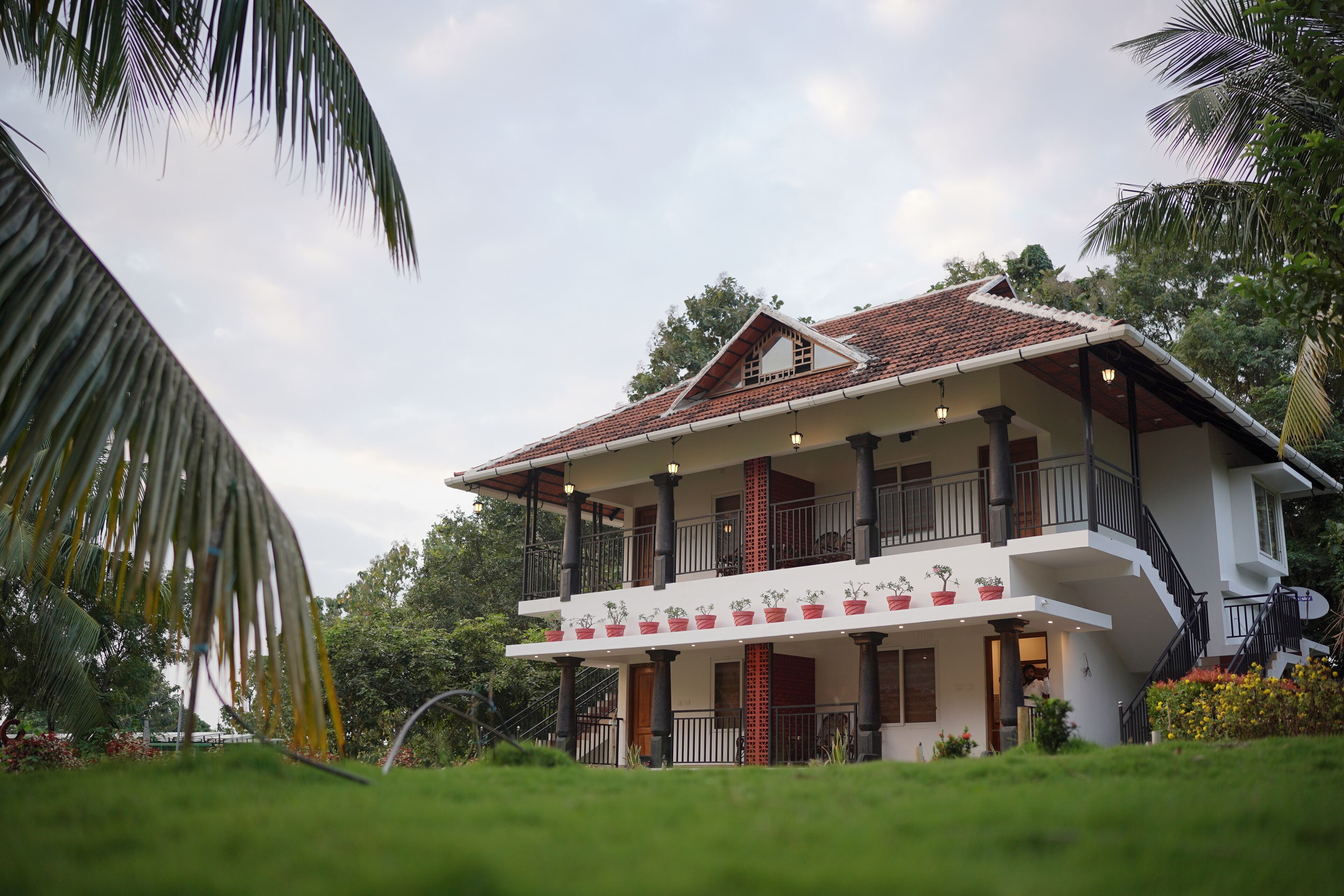 Familjesvit - balkong - utsikt mot bergen | Skrivbord, arbetsyta för laptop och gratis wi-fi