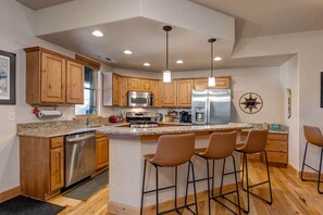 Fridge, microwave, oven, stovetop - Moose Mgmt at Moose Lodge 9: King Beds, Hot Tub, Walk to Skiing (Park City)