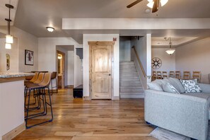 Smart TV, fireplace - Moose Mgmt at Moose Lodge 9: King Beds, Hot Tub, Walk to Skiing (Park City)