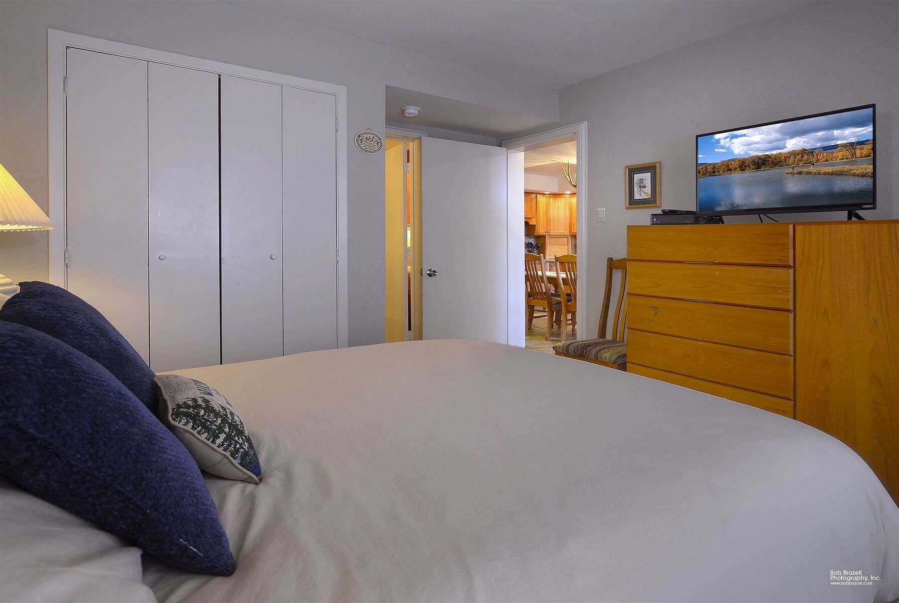 Iron/ironing board, Internet, bed sheets