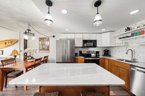 Fridge, microwave, oven, stovetop - NEW | Your Perfect Island Getaway Awaits at The Maui Banyan (Kihei)
