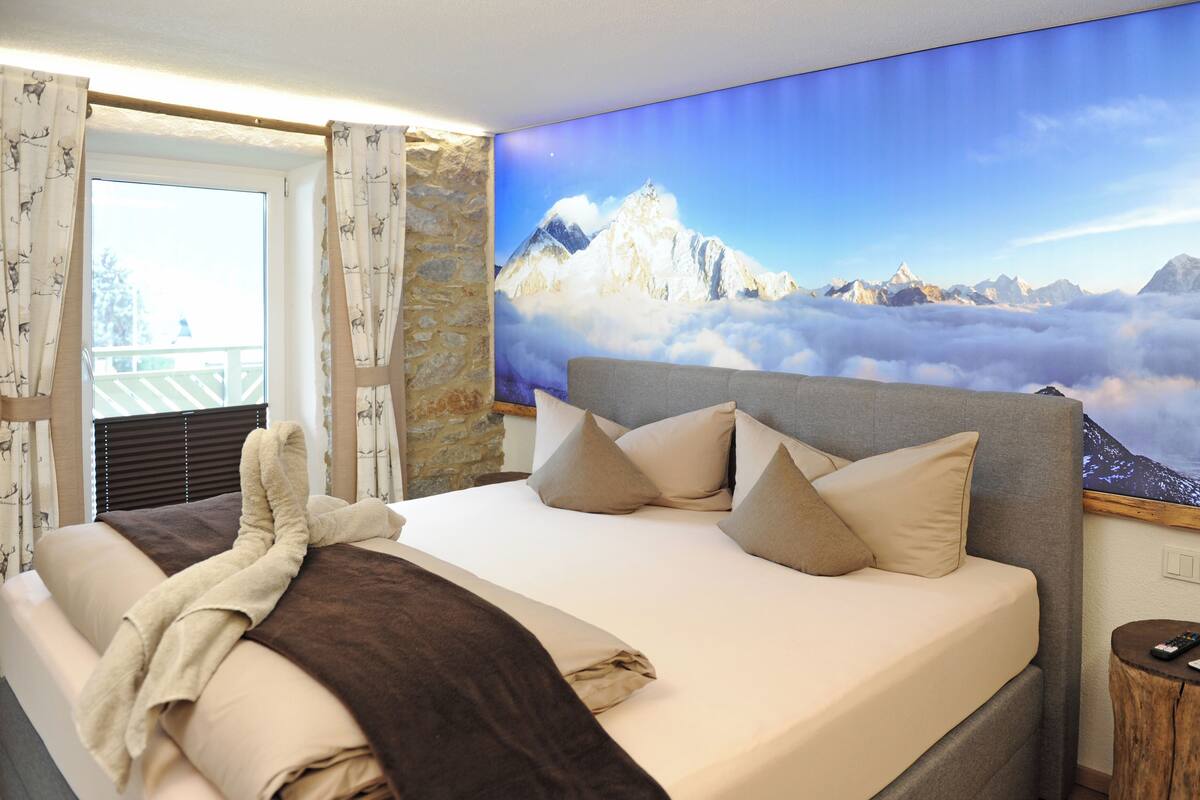 Comfort Apartment, 3 Bedrooms | Premium bedding, blackout curtains, iron/ironing board