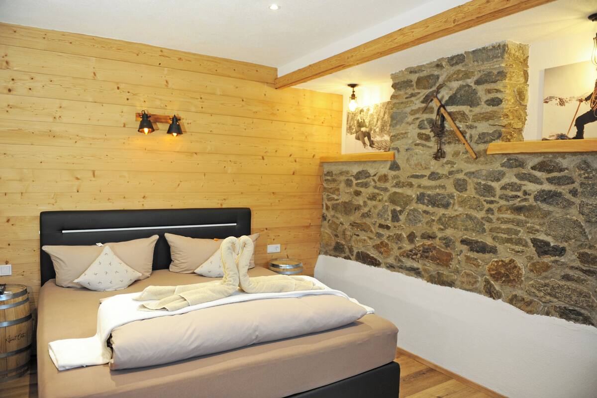 Comfort Apartment, 2 Bedrooms | Premium bedding, blackout curtains, iron/ironing board