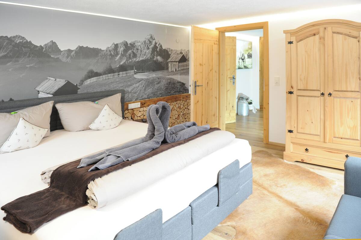 Comfort Apartment, Mountain View | Premium bedding, blackout curtains, iron/ironing board