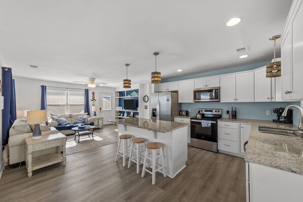 Fridge, microwave, oven, stovetop - Beautiful Home close to the Beach! (Sunset Beach)