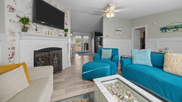 Living area - Lovely off Island pet friendly home! (Supply)
